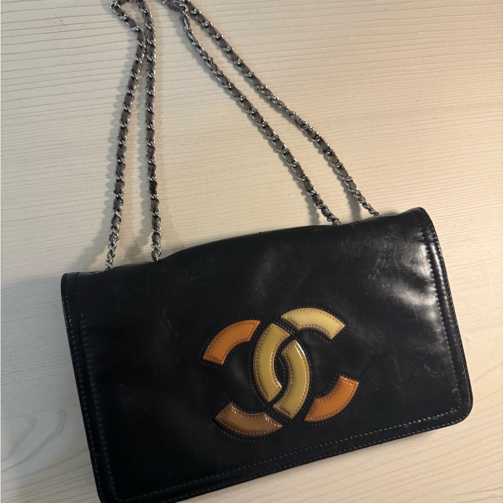 CHANEL Black Leather Shoulder Bag with Yellow and Orange CC Logo - Picture 5 of 10